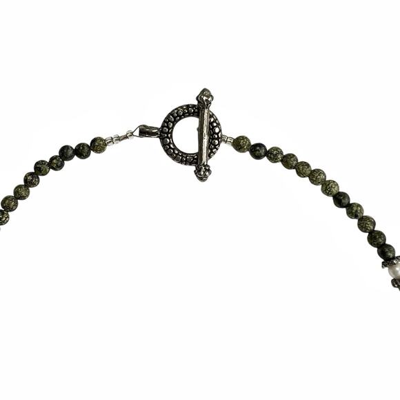 Vintage Necklace Green Jadeite Pendant Drops Glass Beads Short 14.5 Inches - Picture 7 of 13